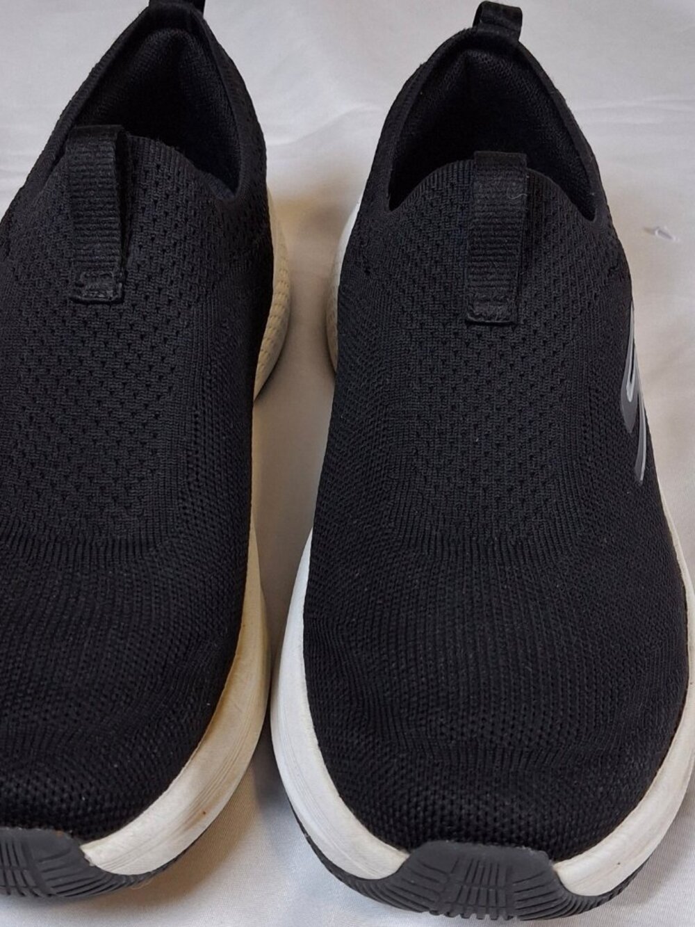 Skechers Slip On Sneakers Size 7 Black Textile Casual Shoes